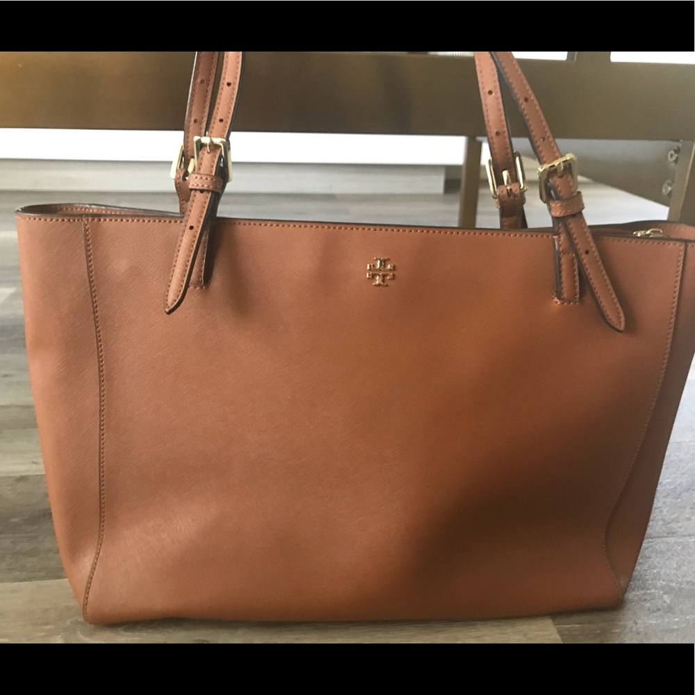 Torr Burch Tote 🌻